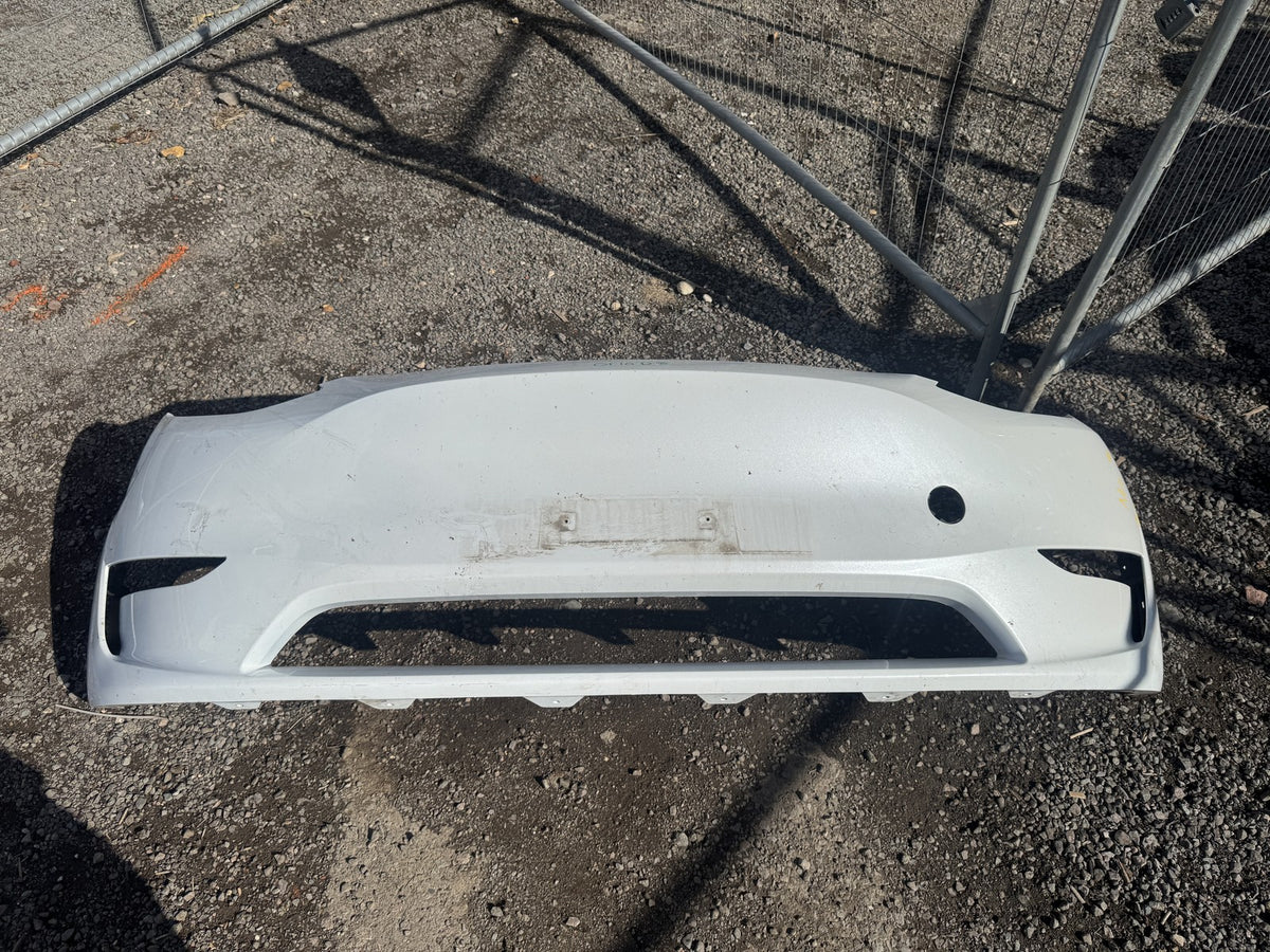 Tesla Model Y 2021-2024 Paraurti Anteriore 1540100-06-E Bianco Ammaccato Da Ricostruire o Per Ricambi