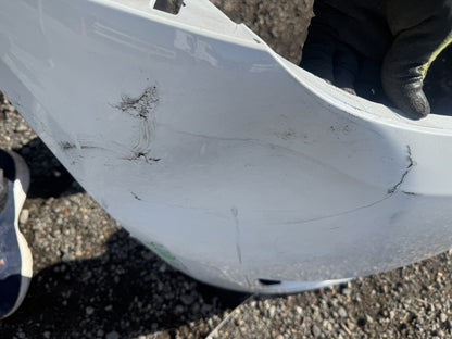 Tesla Model Y 2021-2024 Paraurti Anteriore 1540100-06-E Bianco Ammaccato Da Ricostruire o Per Ricambi