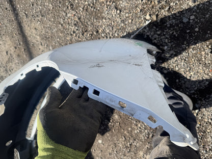 Tesla Model Y 2021-2024 Paraurti Anteriore 1540100-06-E Bianco Ammaccato Da Ricostruire o Per Ricambi