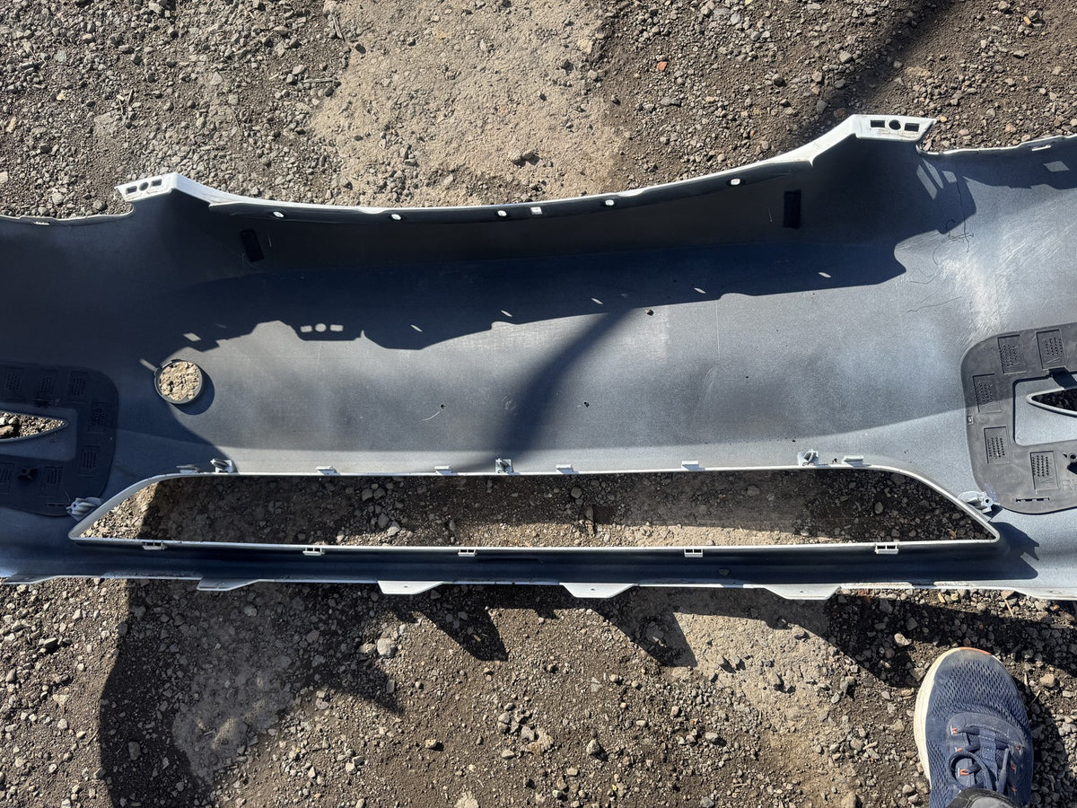 Tesla Model Y 2021-2024 Paraurti Anteriore 1540100-06-E Bianco Ammaccato Da Ricostruire o Per Ricambi