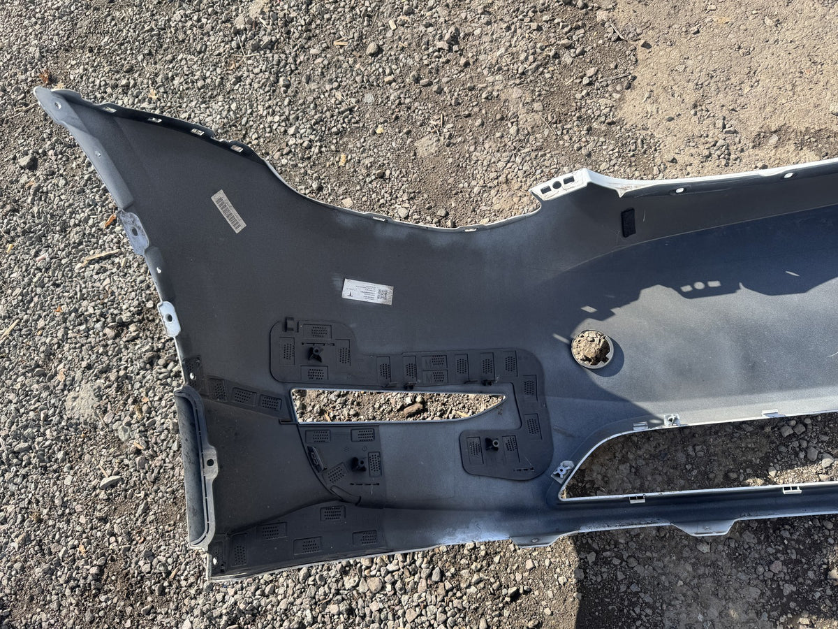 Tesla Model Y 2021-2024 Paraurti Anteriore 1540100-06-E Bianco Ammaccato Da Ricostruire o Per Ricambi