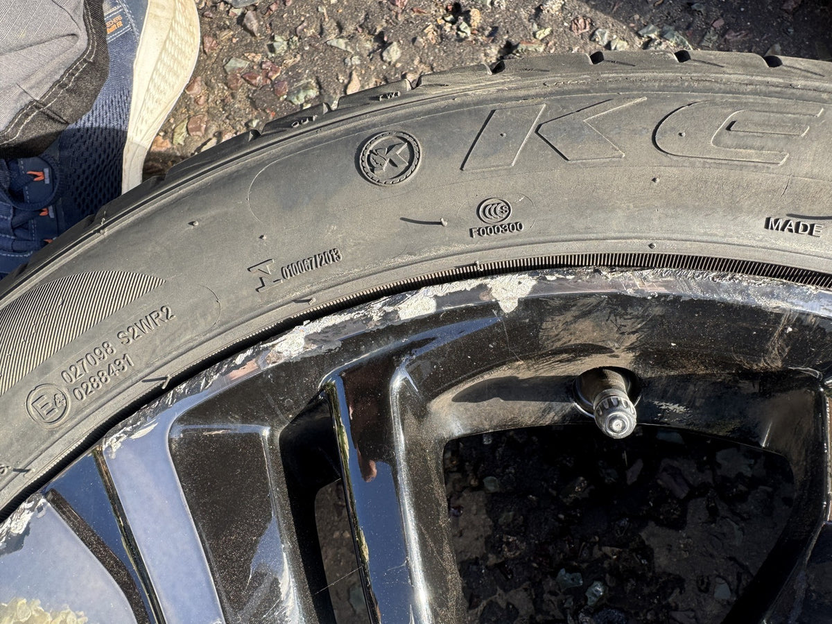 Honda Civic Mk10 17 Alloy Wheel 42700-TGN-G91 Needs Refurb + 235/45 R17 Tyre