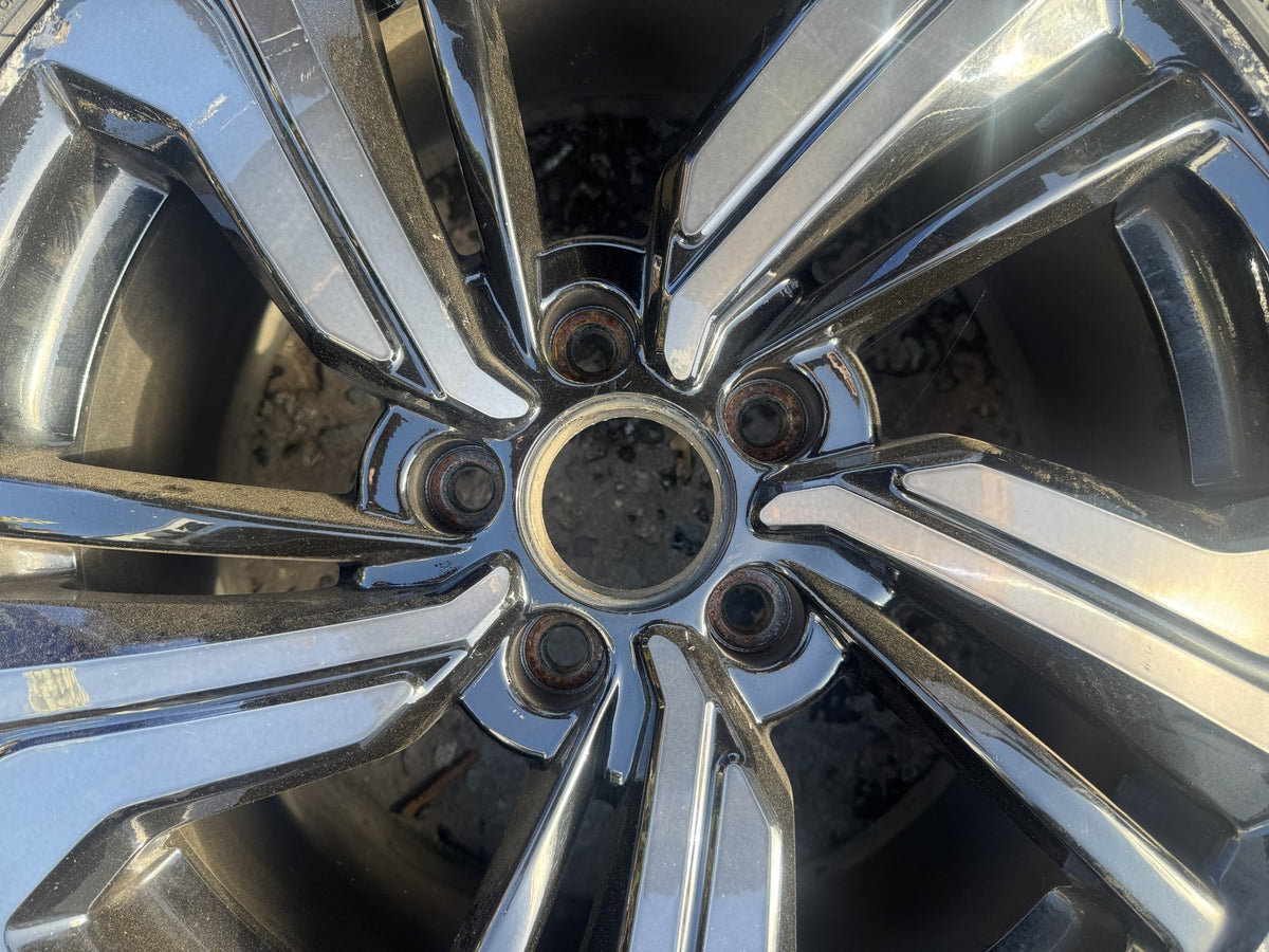 Honda Civic Mk10 17 Alloy Wheel 42700-TGN-G91 Needs Refurb + 235/45 R17 Tyre