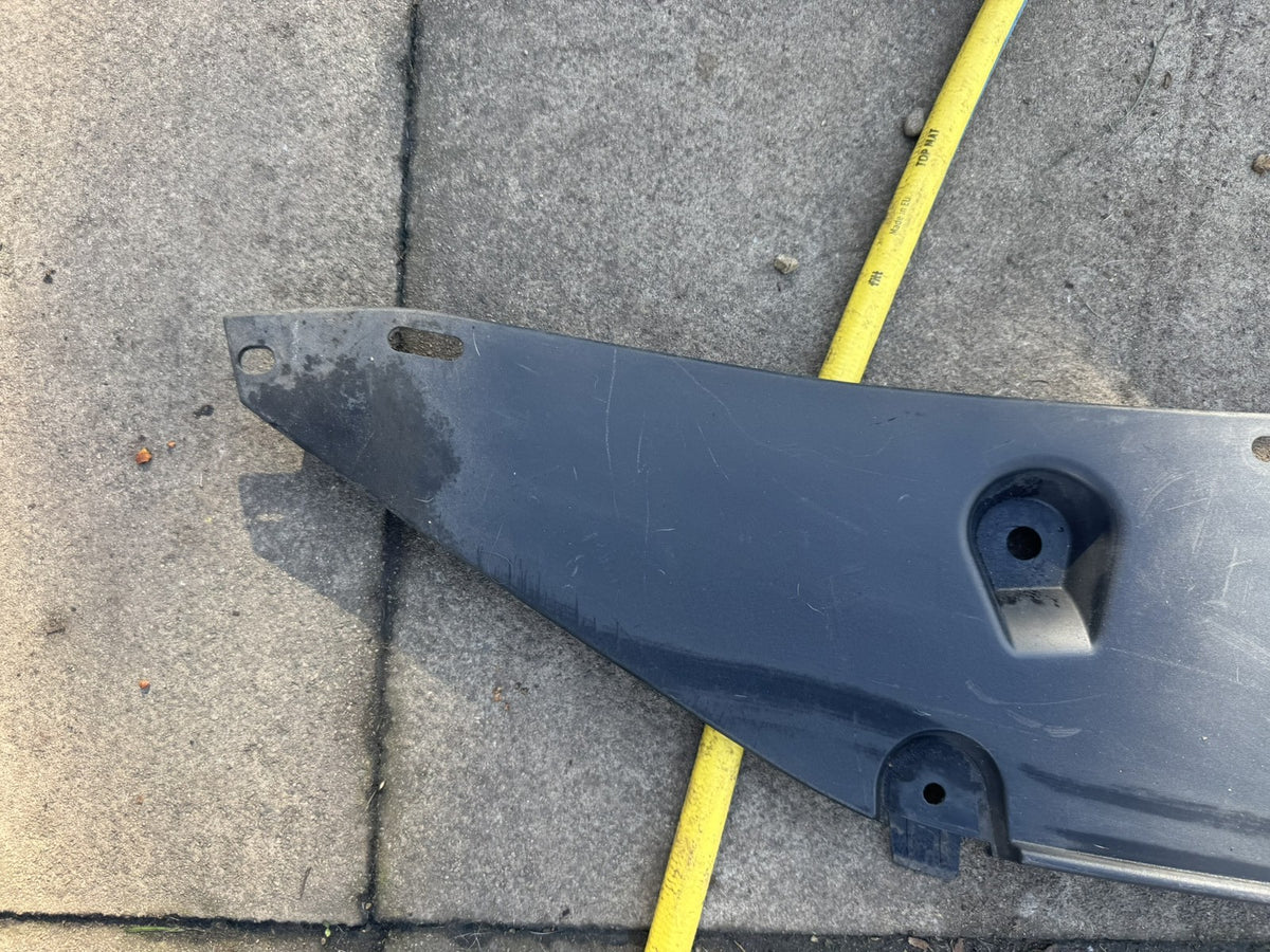 แผ่นปิดใต้ท้องรถส่วนกลางด้านหลัง แผ่นกันกระแทกใต้ท้องรถ Kia EV6 2022-2024 866A2-CV000