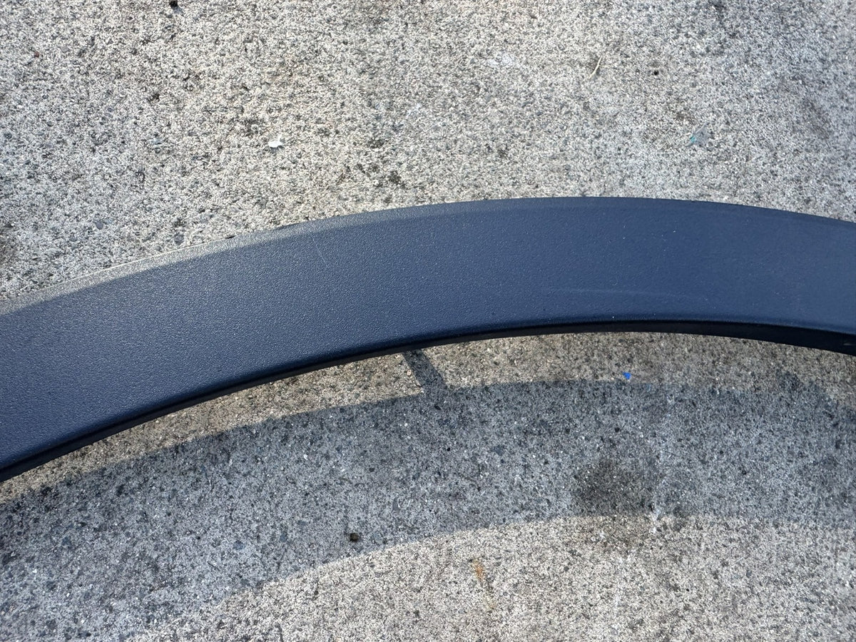 Tesla Model Y Εμπρός Διακοσμητικό Θόλου Τροχού Φρύδι Φτερού Δεξί 1683860-00-A
