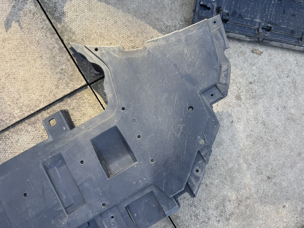Volvo XC90 Mk2 2016-2024 Riparo Sottomotore Paraurti Anteriore Originale 31404141