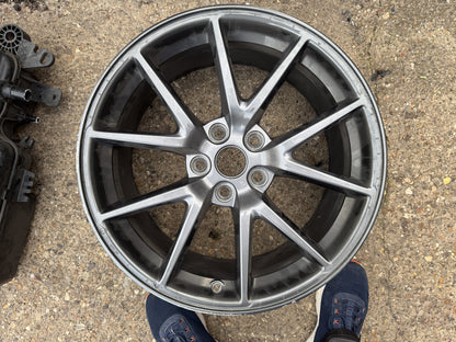 Tesla Model 3 18 Cerchio In Lega Aero 8.5J ET40 1044261-00-A Crepato Da Ricostruire o Per Ricambi