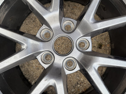 Tesla Model 3 18 Cerchio In Lega Aero 8.5J ET40 1044261-00-A Crepato Da Ricostruire o Per Ricambi