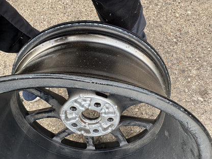 Tesla Model 3 18 Cerchio In Lega Aero 8.5J ET40 1044261-00-A Crepato Da Ricostruire o Per Ricambi