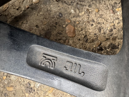 Tesla Model 3 18 Cerchio In Lega Aero 8.5J ET40 1044261-00-A Crepato Da Ricostruire o Per Ricambi