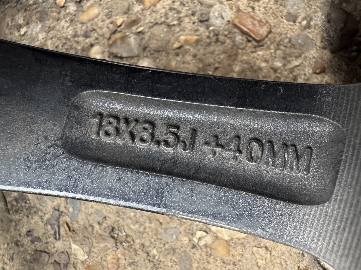 Tesla Model 3 18 Cerchio In Lega Aero 8.5J ET40 1044261-00-A Crepato Da Ricostruire o Per Ricambi