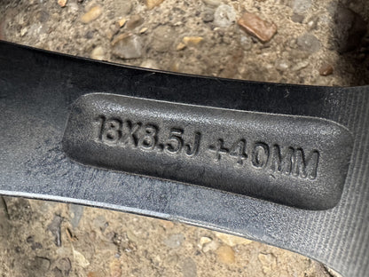 Tesla Model 3 18 Cerchio In Lega Aero 8.5J ET40 1044261-00-A Crepato Da Ricostruire o Per Ricambi