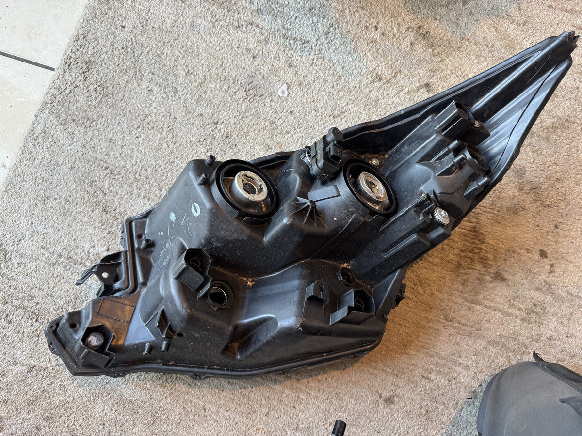 Toyota Aygo X 2022-on Halogen Headlight Right Koito 0H-32 Spares or Repair