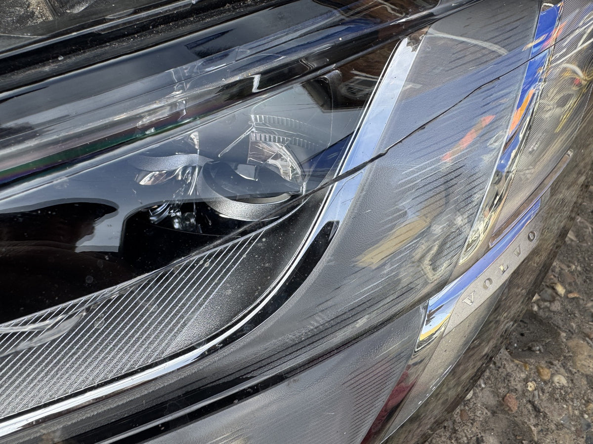 Volvo S90 V90 2020-2025 Links Voll-LED Active Scheinwerfer 32342466 Scheibe gerissen