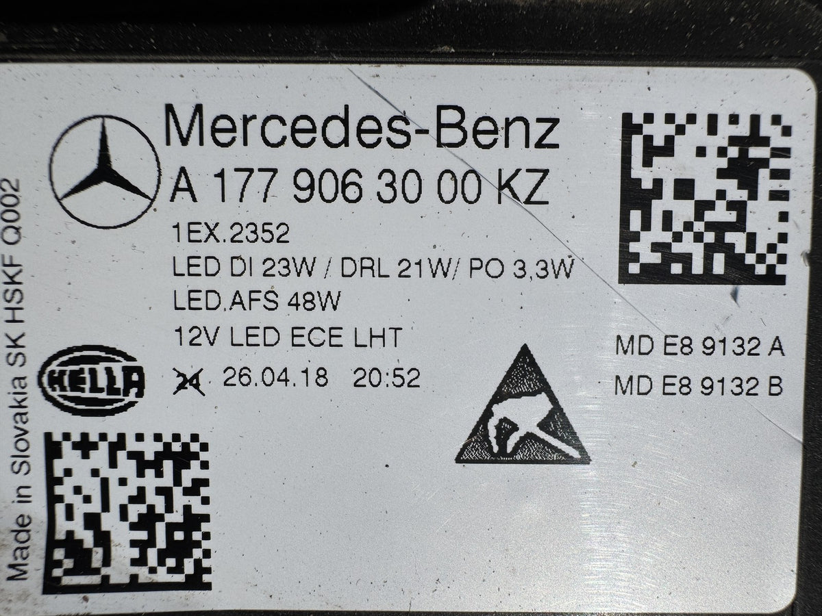 Lampu Depan LED Kanan Mercedes A-Class W177 2018-2022 A1779063000 Air Di Dalam