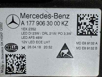 Lampu Depan LED Kanan Mercedes A-Class W177 2018-2022 A1779063000 Air Di Dalam