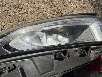 Lampu Depan LED Kanan Mercedes A-Class W177 2018-2022 A1779063000 Air Di Dalam