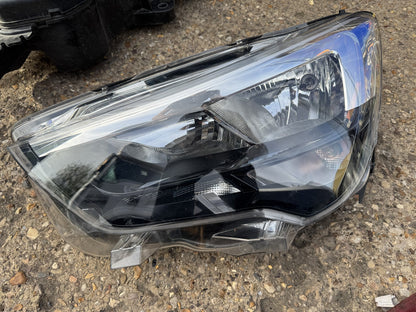 Vauxhall Combo 2018-2023 Faro Izquierdo Halógeno 9816823880 Carcasa y Patillas Rotas