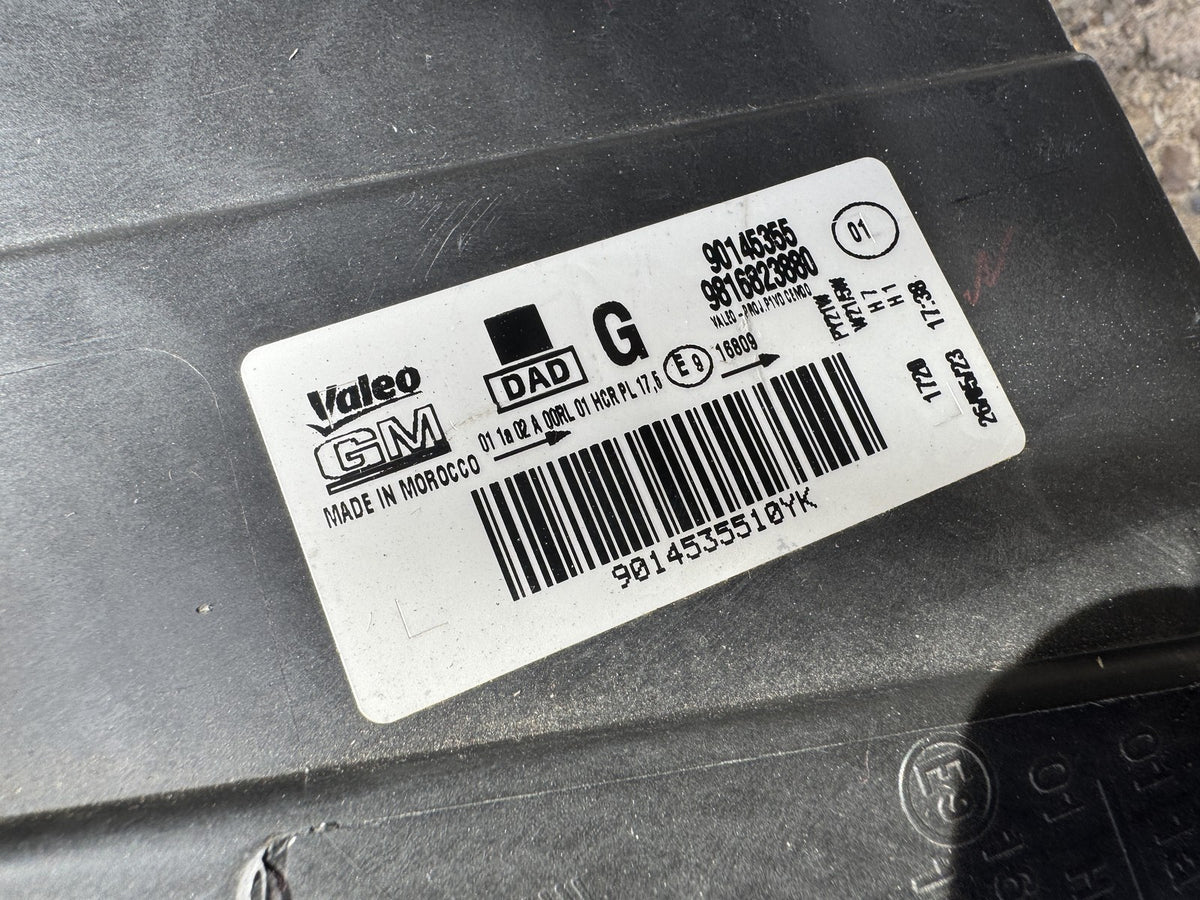 Vauxhall Combo 2018-2023 Faro Izquierdo Halógeno 9816823880 Carcasa y Patillas Rotas