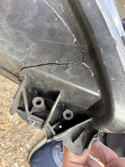 Vauxhall Combo 2018-2023 Faro Izquierdo Halógeno 9816823880 Carcasa y Patillas Rotas