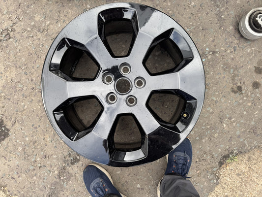 Land Rover Defender L663 20in Fényes fekete alufelni Karcos L8B2-1007-FA