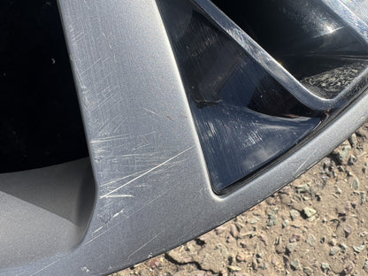 Jaguar F-Pace X761 22in 9J Helix Alloy Wheel Scratched MK8M-1007-LA T4A39347