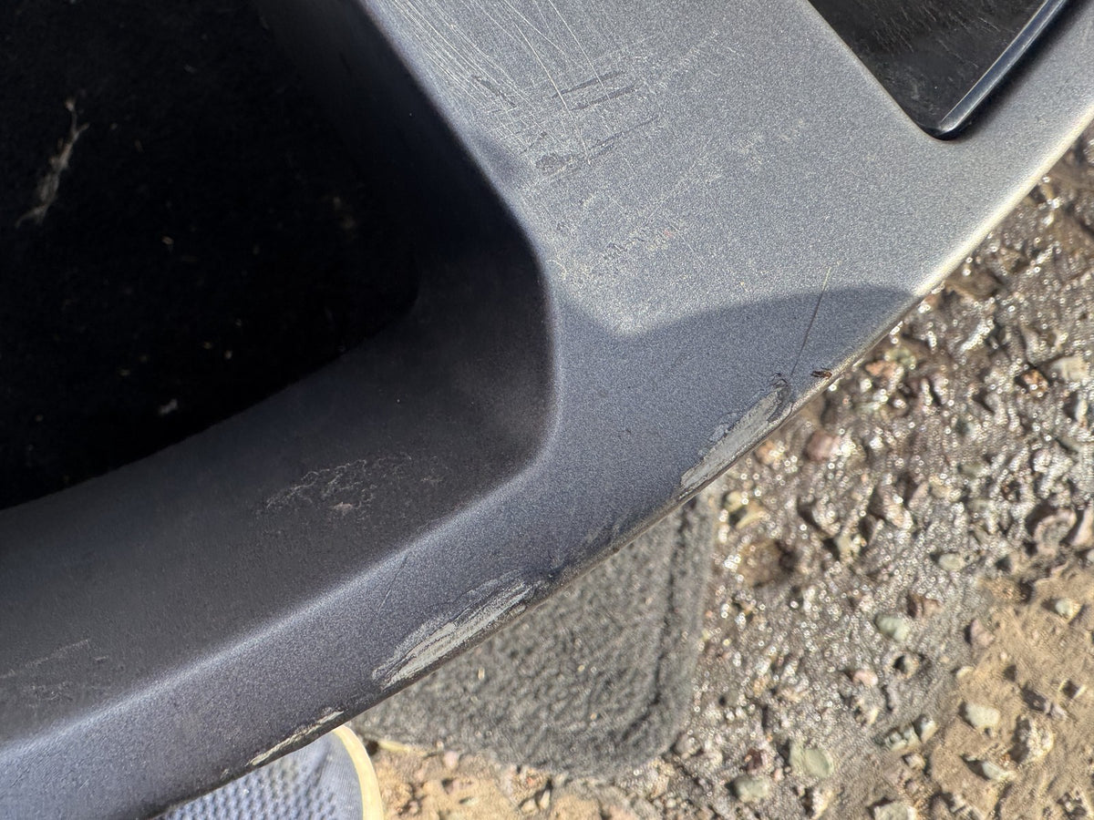 Jaguar F-Pace X761 22in 9J Helix Alloy Wheel Scratched MK8M-1007-LA T4A39347