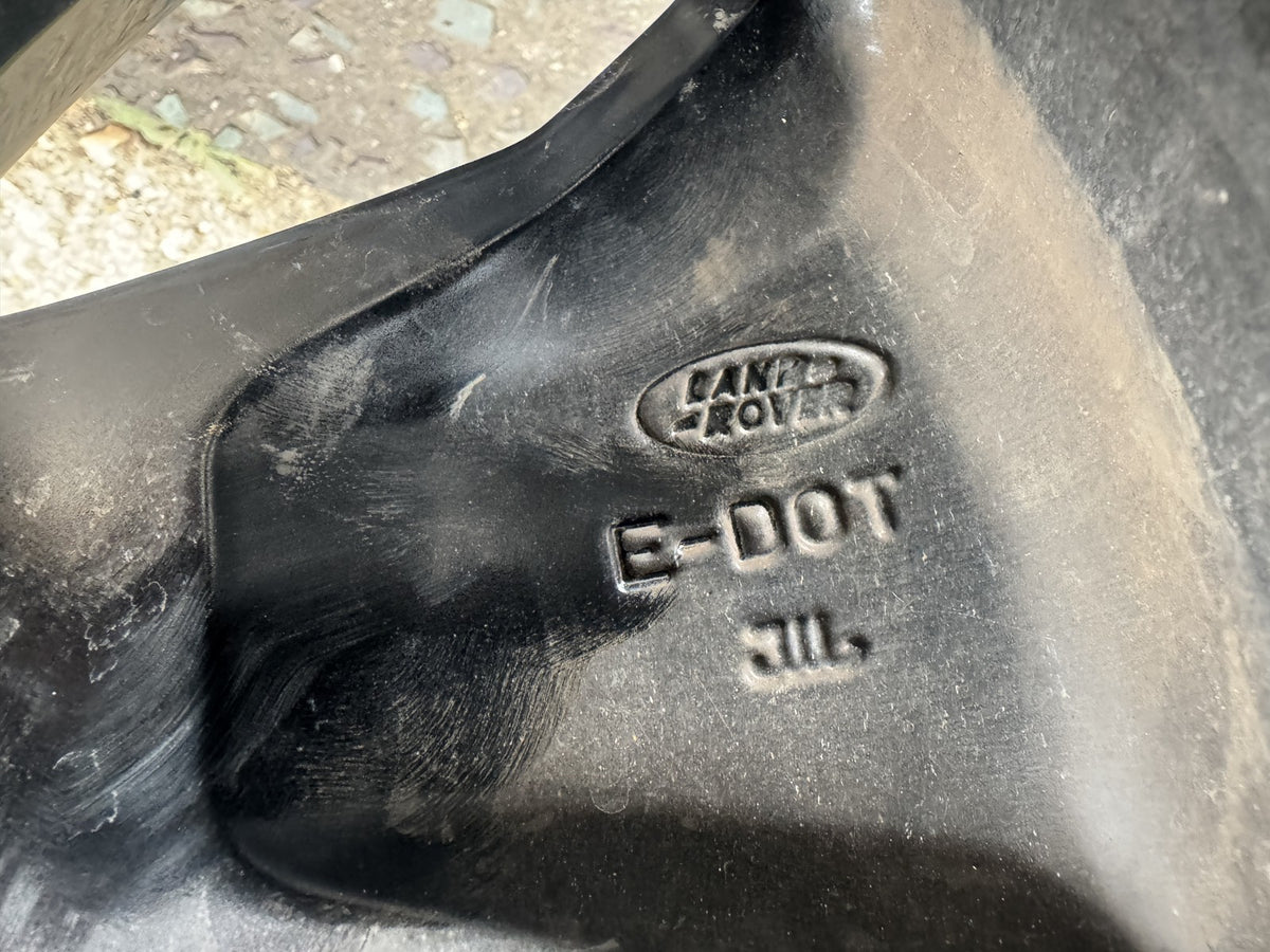 2025 Land Rover Defender L663 20in 6011 Cerchio in lega nero lucido L8B2-1007-FA