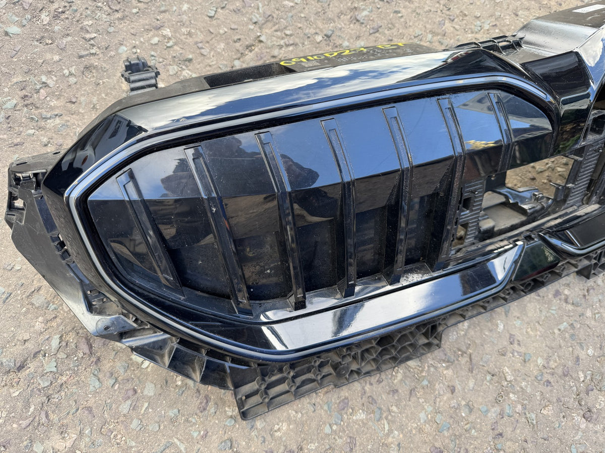 BMW i5 G60 G61 2024 On Front Grille with Active Air Flap Shutter 5A1D079 Damaged