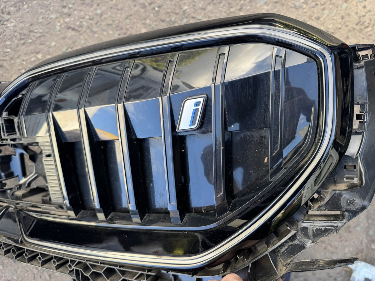 BMW i5 G60 G61 2024 On Front Grille with Active Air Flap Shutter 5A1D079 Damaged