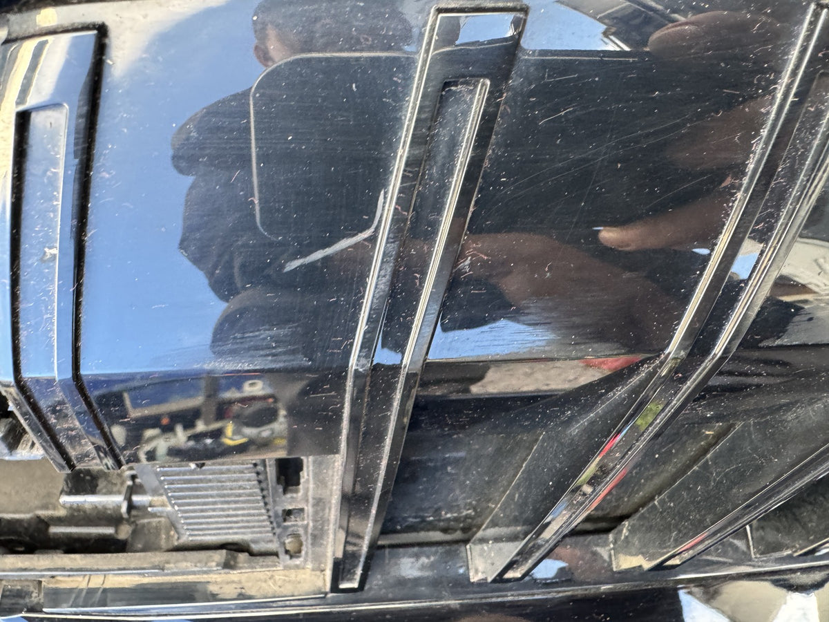 BMW i5 G60 G61 2024 On Front Grille with Active Air Flap Shutter 5A1D079 Damaged