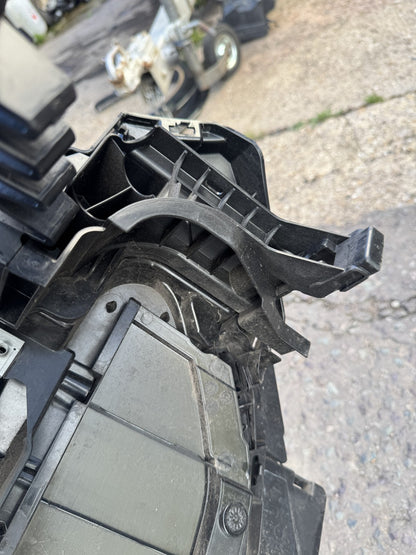 BMW i5 G60 G61 2024 On Front Grille with Active Air Flap Shutter 5A1D079 Damaged
