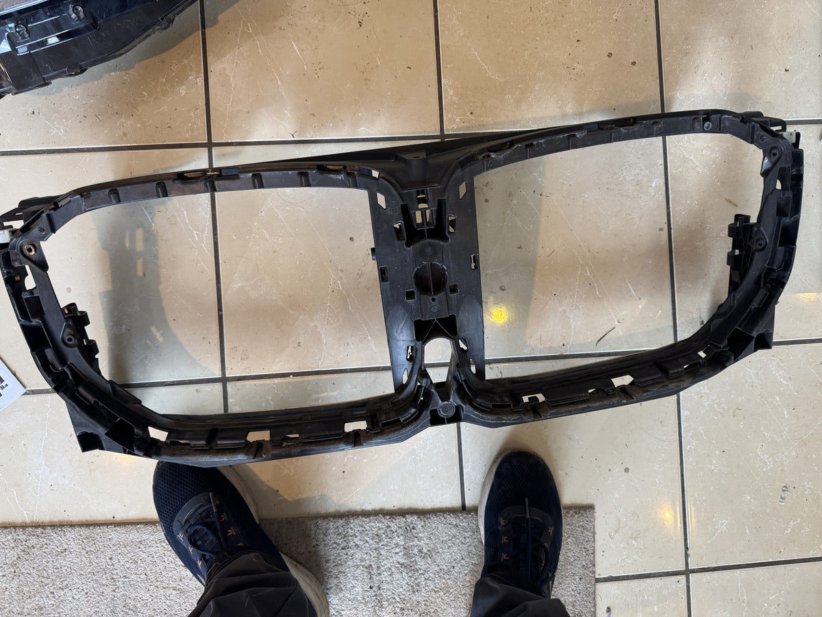 BMW X5 M F95 G05 Front Grille Air Shutter Guide Frame 51137462659 Spares Repairs