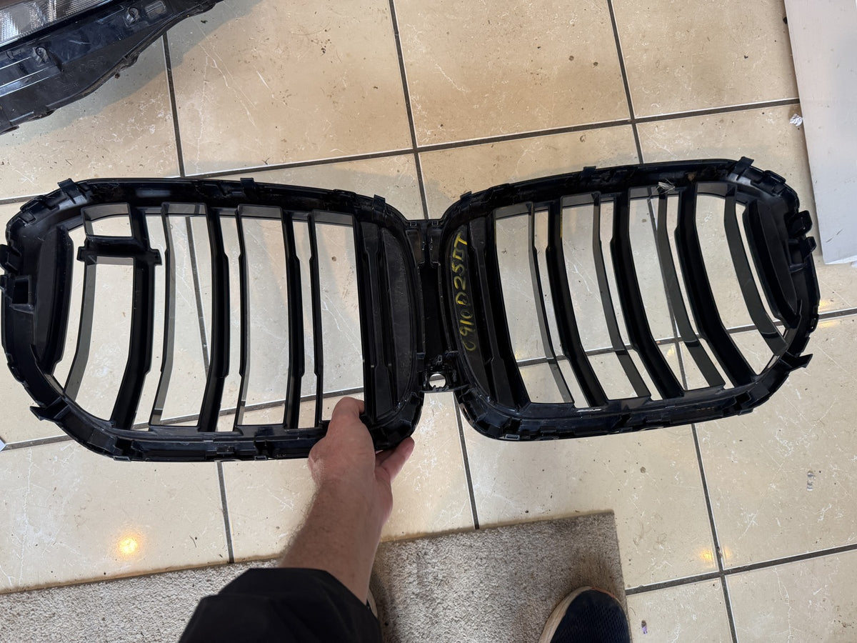 BMW X5 M F95 2020-2023 Front Kidney Grille Gloss Black 51138746966 Genuine