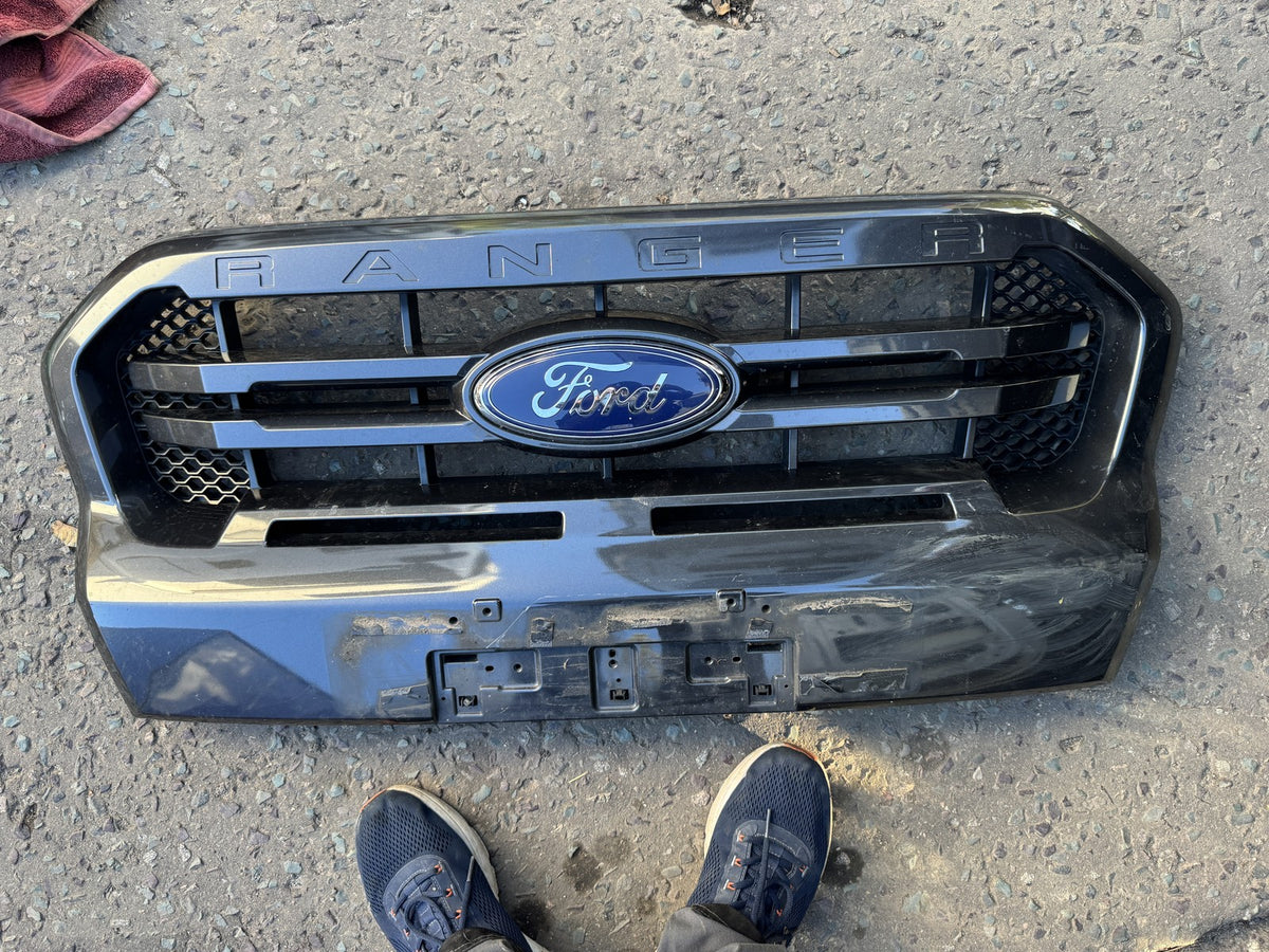 Ford Ranger 2019-2023 Wildtrak Front Grille JB3B-8350-B Scratched Needs Repair