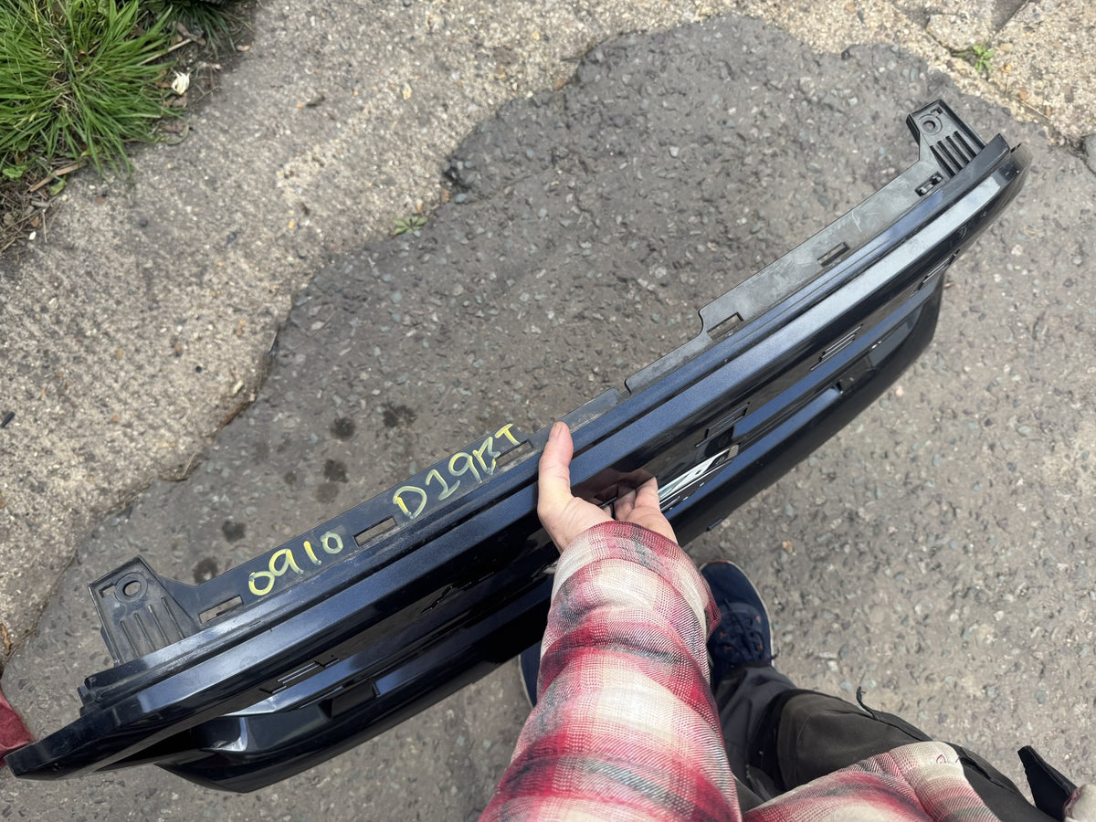 Ford Ranger 2019-2023 Wildtrak Front Grille JB3B-8350-B Scratched Needs Repair