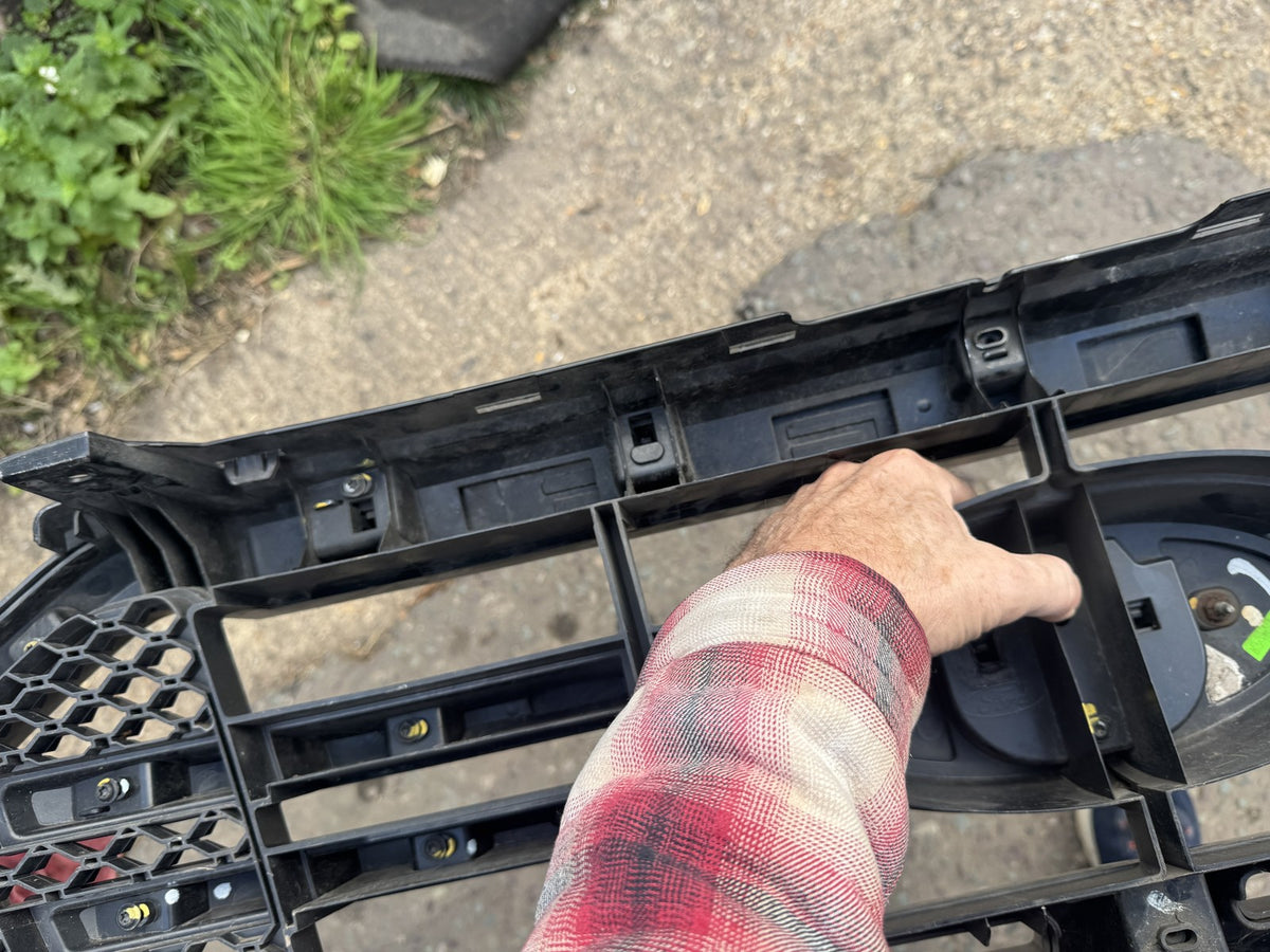 Ford Ranger 2019-2023 Wildtrak Front Grille JB3B-8350-B Scratched Needs Repair