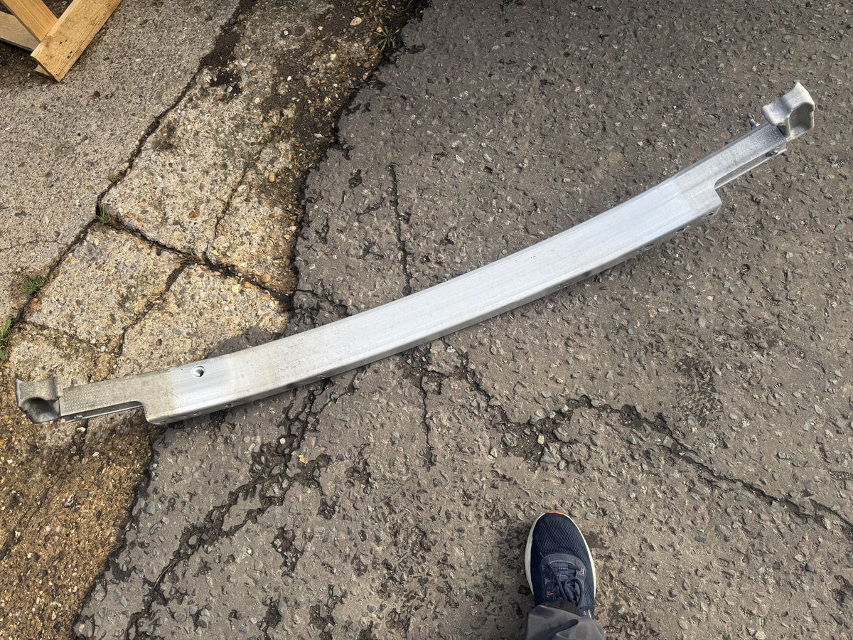 Tesla Model Y Frontstoßstangen-Verstärkung Aufprallträger 1487601-00-E 2021-2025