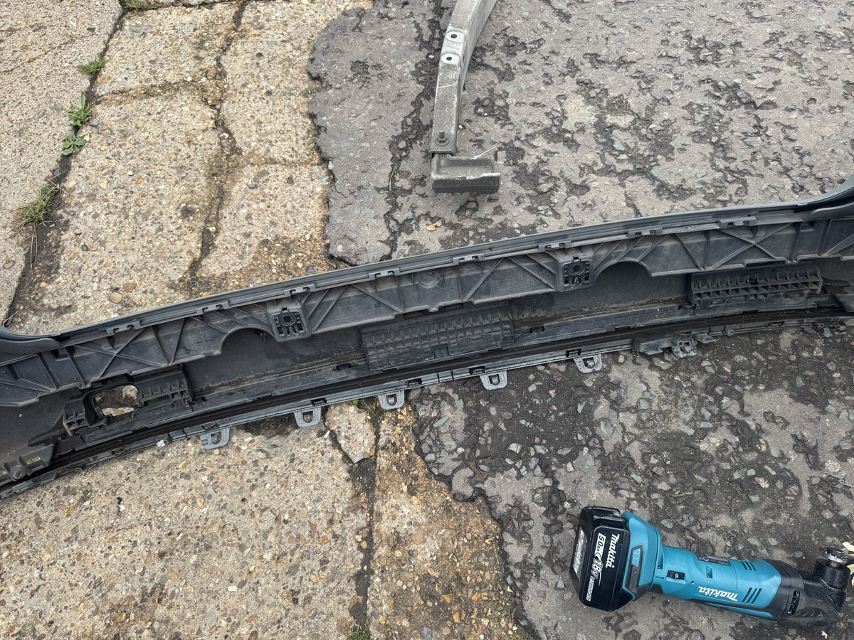 Audi A4 S4 B9 S Line Saloon กันชนหลัง PDC 8W5807511J 2016-2019 มีรอยขีดข่วน