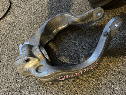 2026 Land Rover Front Strut Yoke Fork Right CPLA-3462-AC LR105282 Discovery L405