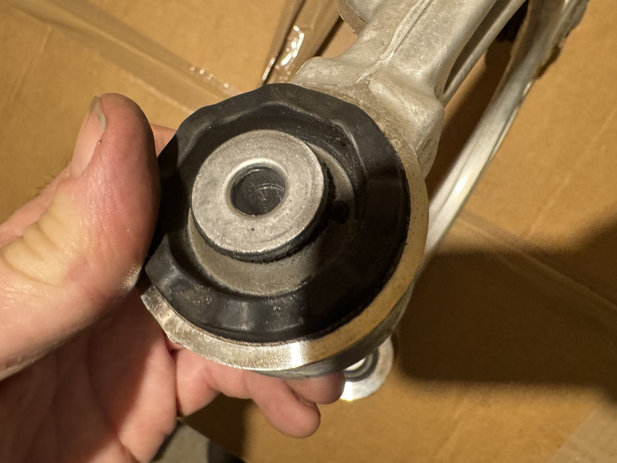 2026 Discovery 5 L462 Front Upper Suspension Arm Right LR181853 LPLA-3084-AB