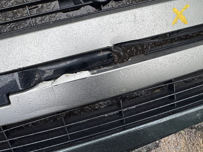 Range Rover L460 Paraurti Anteriore PDC LR157963 M8E2-17F003 Griglia Danneggiata