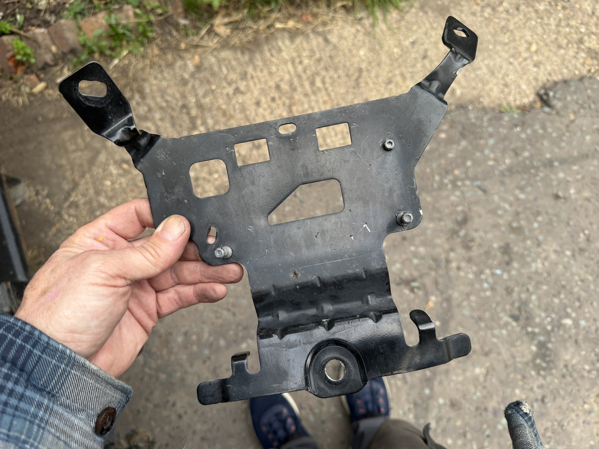 BMW X5 M F95 X6 M F96 Front Radar Sensor Bracket 51118075418 8075418 Bent