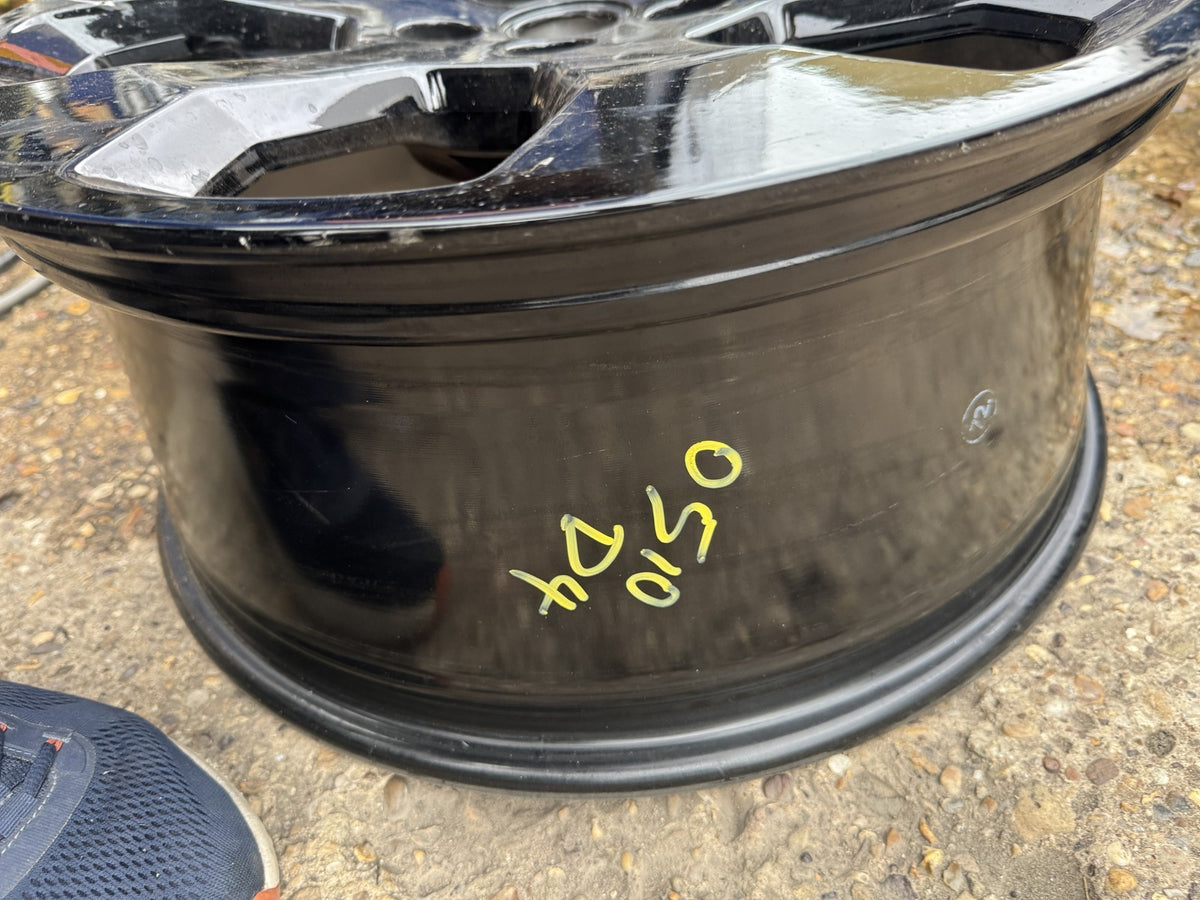 Land Rover Defender L663 20 6011 Gloss Black Alloy Wheel L8B2-1007-FA Scratched