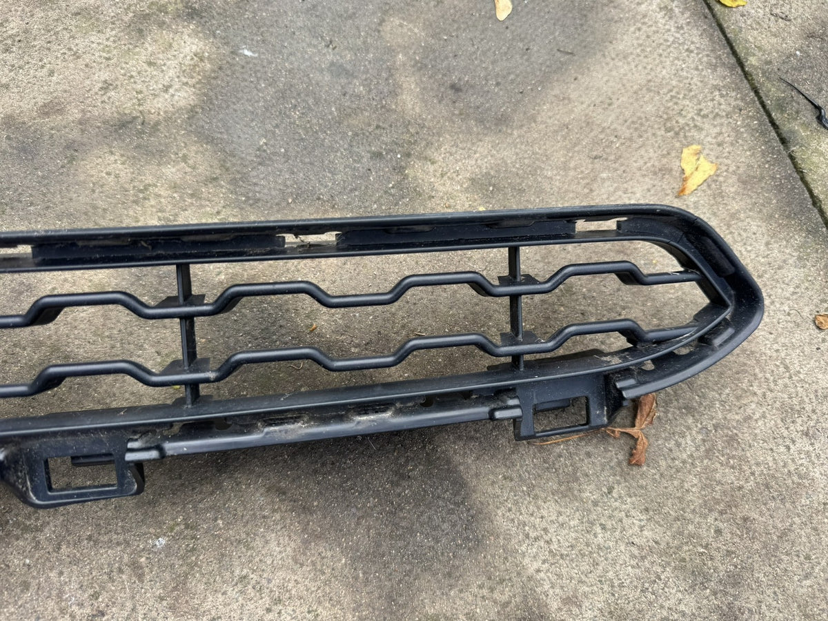 BMW X6 F16 M Sport Front Bumper Upper Centre Grille 51118056520 Genuine