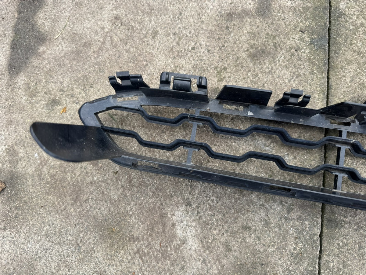 BMW X6 F16 M Sport Front Bumper Upper Centre Grille 51118056520 Genuine