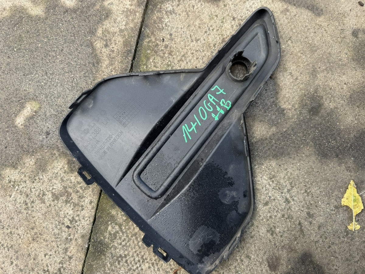 Volvo XC40 C40 EX40 Front Left Fog Lamp Bezel Bumper Trim 32347388