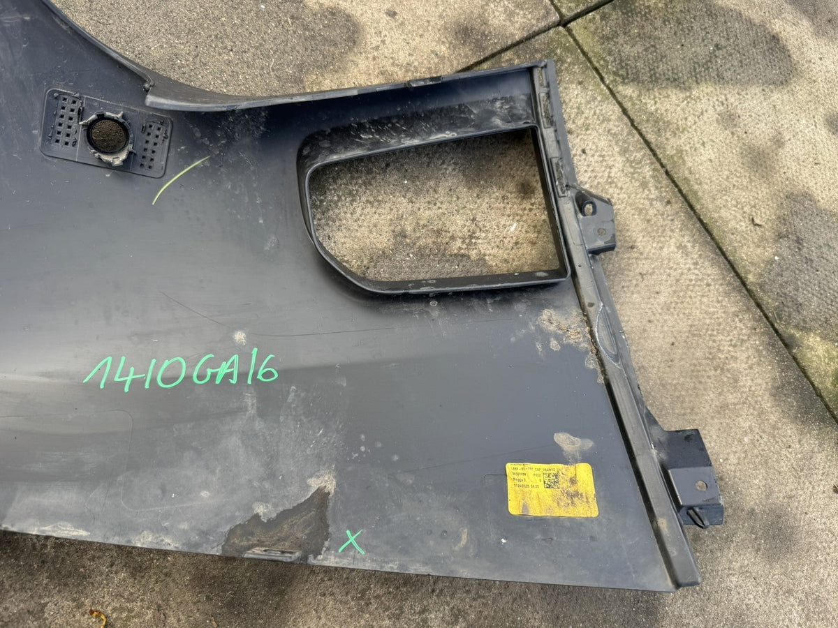 Land Rover Defender L663 左前保桿角蓋 PDC L8B2-17D750