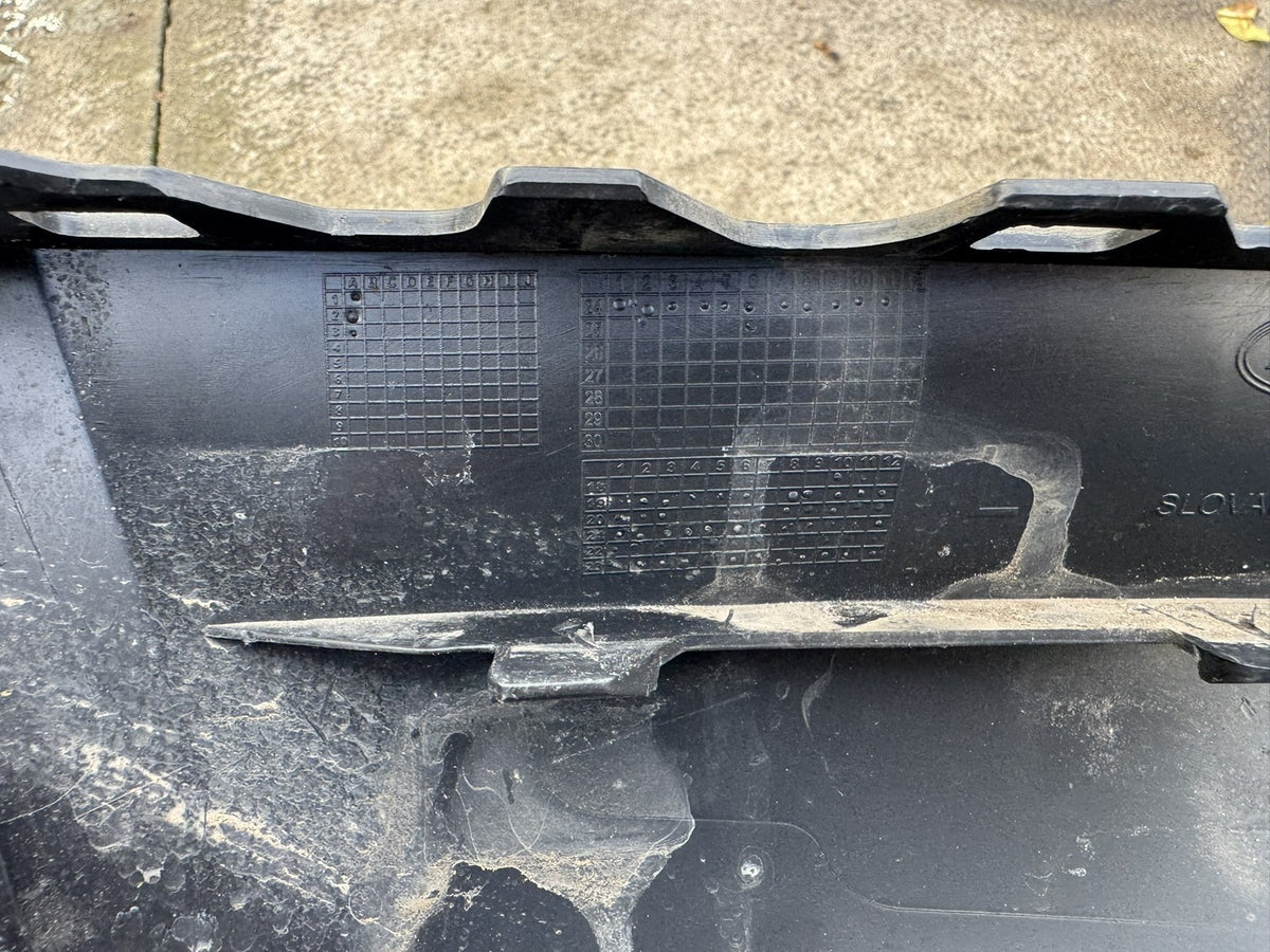 Land Rover Defender L663 左前保桿角蓋 PDC L8B2-17D750