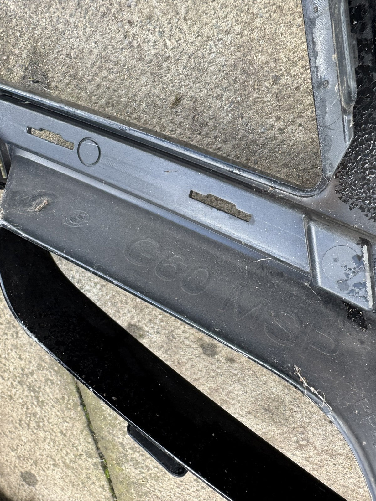 BMW 5 Серия G60 G61 M Sport предна броня централна решетка лайсна 51115A36022